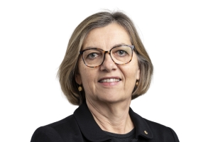 Headshot of Anne Loveridge