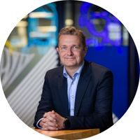 Headshot of Angus Shelton